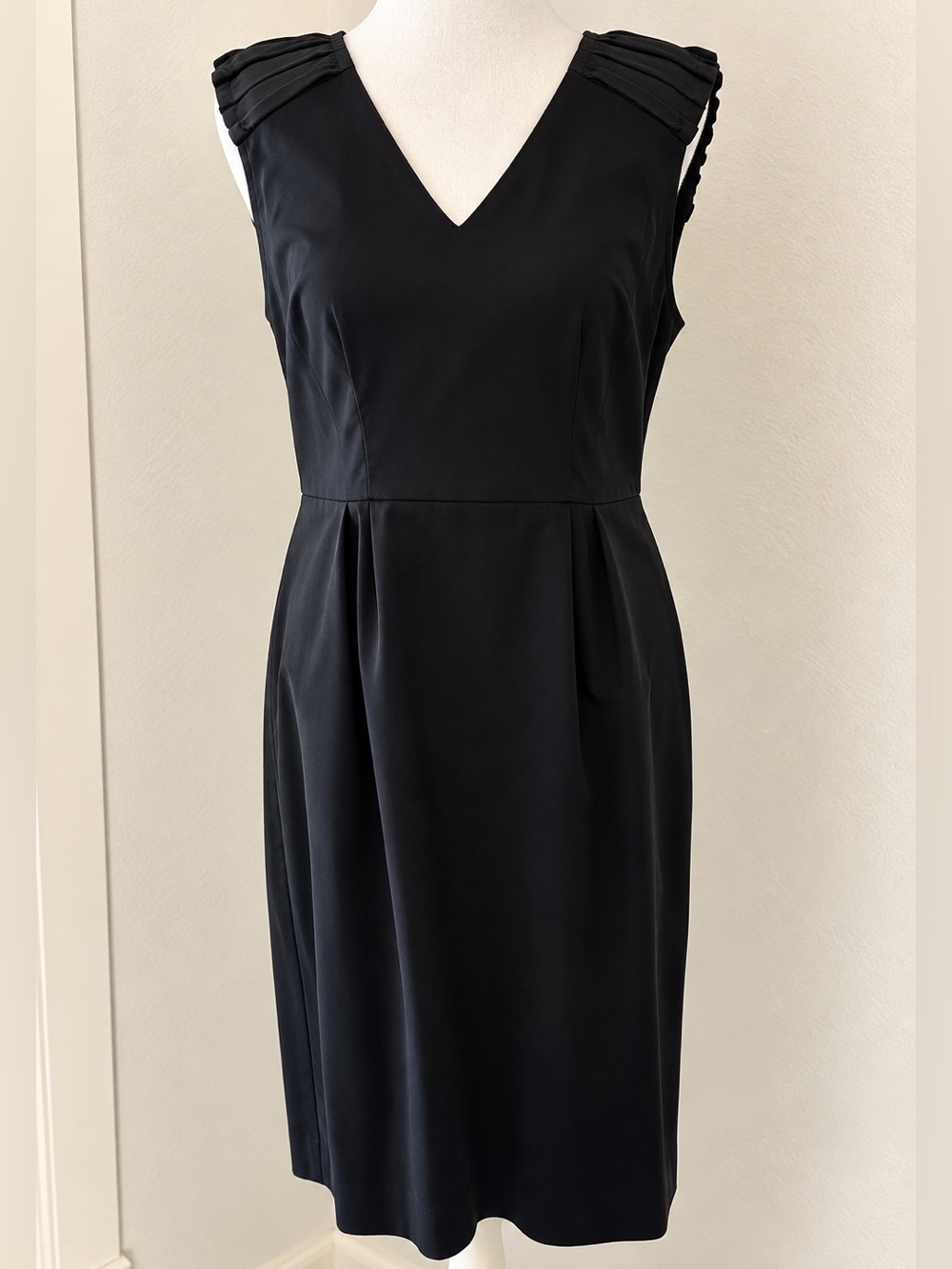 Banana Republic Black Pleated Shoulder Sheath Dress Petite 6P LBD
